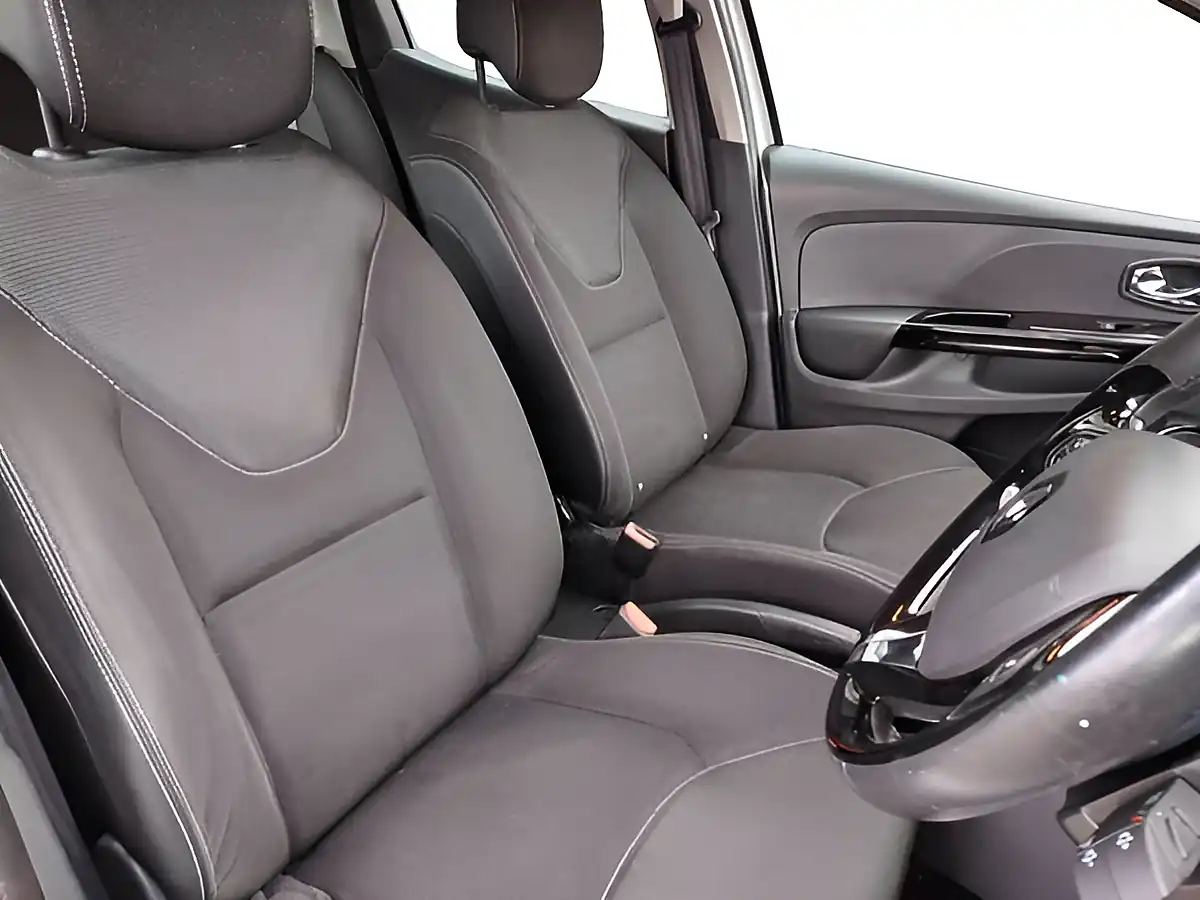 Used 2014 Renault Clio Dynamique Medianav Silver - Interior and Exterior details 11