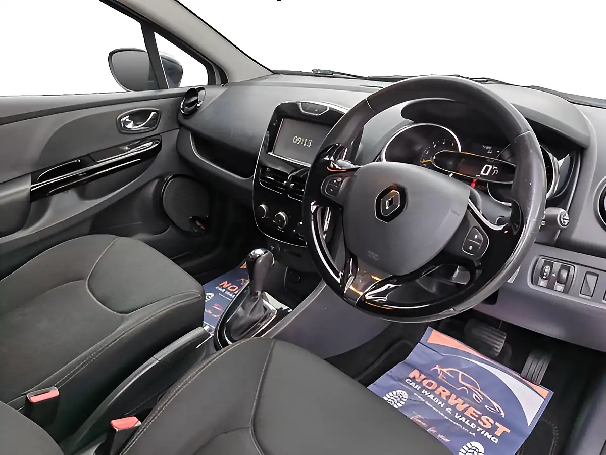 Used 2014 Renault Clio Dynamique Medianav Silver - Interior and Exterior details 12