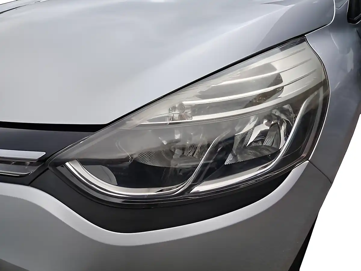 Used 2014 Renault Clio Dynamique Medianav Silver - Interior and Exterior details 17