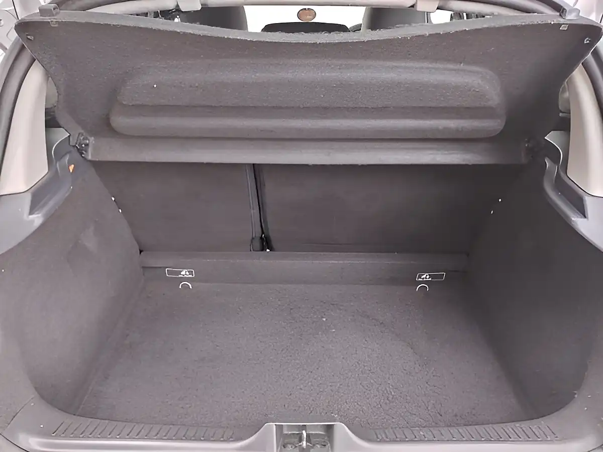 Used 2014 Renault Clio Dynamique Medianav Silver - Interior and Exterior details 18