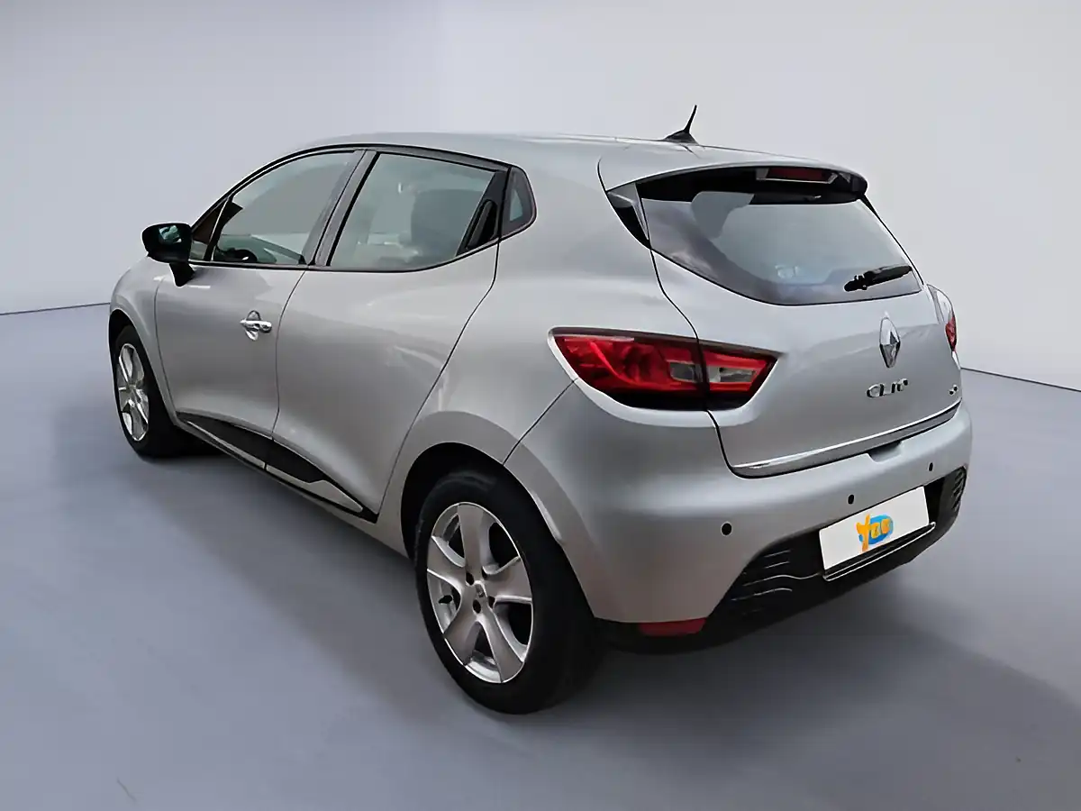 Used 2014 Renault Clio Dynamique Medianav Silver - Interior and Exterior details 4