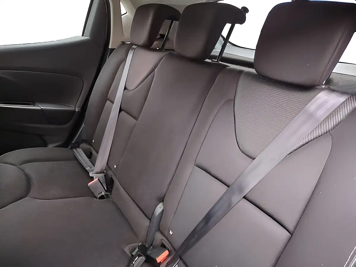 Used 2014 Renault Clio Dynamique Medianav Silver - Interior and Exterior details 7