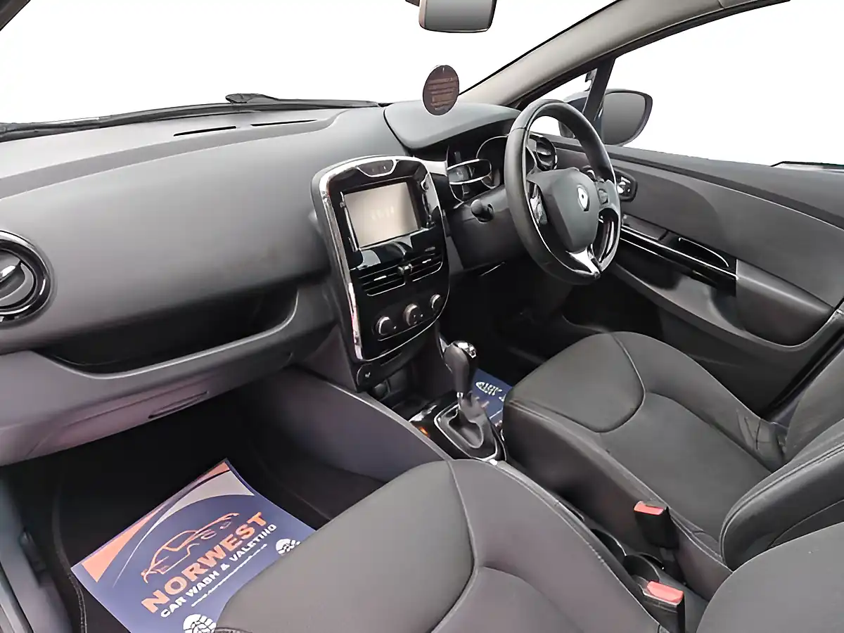 Used 2014 Renault Clio Dynamique Medianav Silver - Interior and Exterior details 8