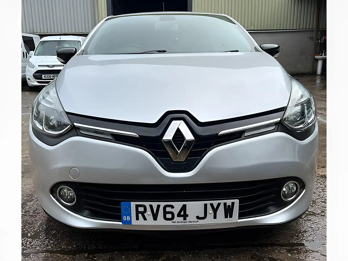 Used 2014 Renault Clio Dynamique Medianav Silver - Interior and Exterior details 11