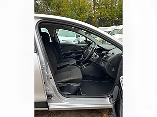 Used 2014 Renault Clio Dynamique Medianav Silver - Interior and Exterior details 12