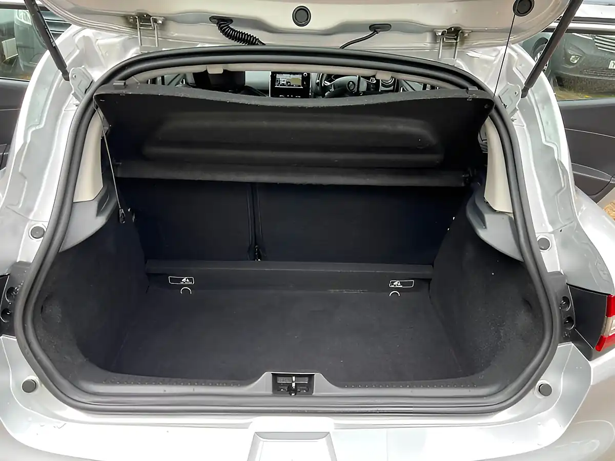 Used 2014 Renault Clio Dynamique Medianav Silver - Interior and Exterior details 18