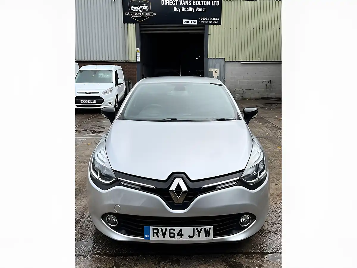Used 2014 Renault Clio Dynamique Medianav Silver - Interior and Exterior details 2