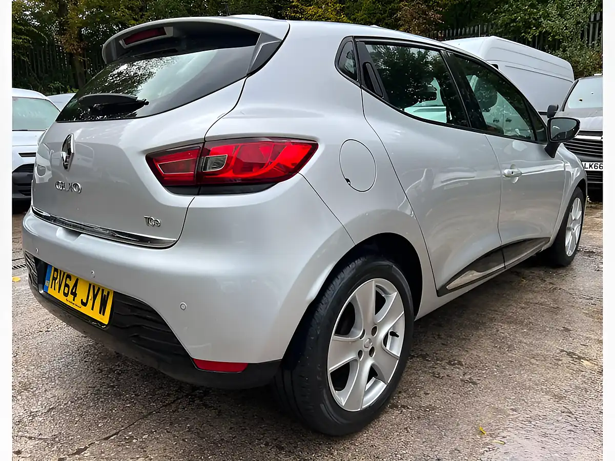 Used 2014 Renault Clio Dynamique Medianav Silver - Interior and Exterior details 7