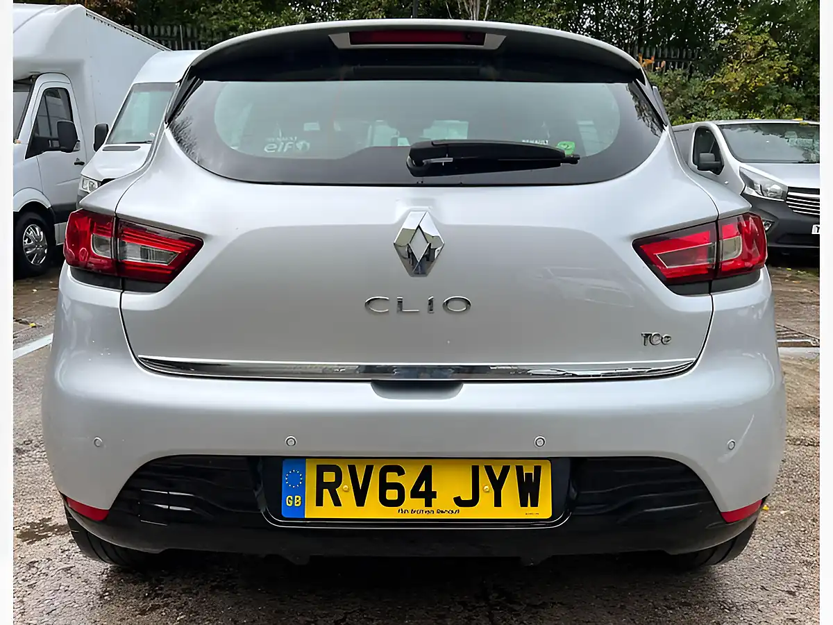 Used 2014 Renault Clio Dynamique Medianav Silver - Interior and Exterior details 8