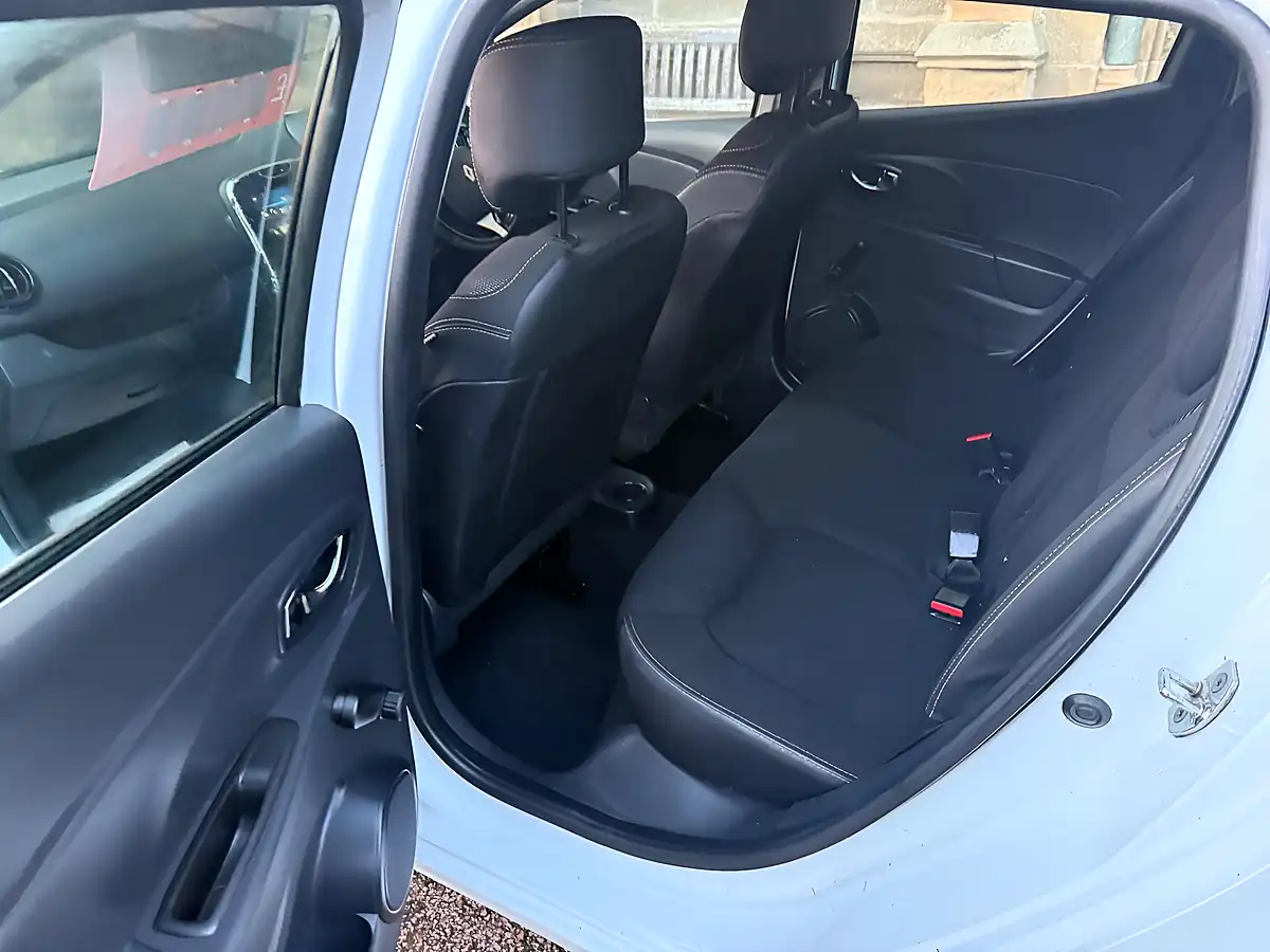 Used 2014 Renault Clio Dynamique Medianav White - Interior and Exterior details 12