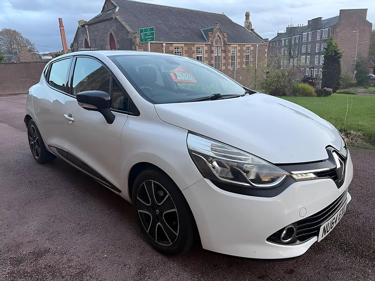 Used 2014 Renault Clio Dynamique Medianav White - Interior and Exterior details 5