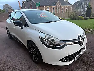 Used 2014 Renault Clio Dynamique Medianav White - Interior and Exterior details 6