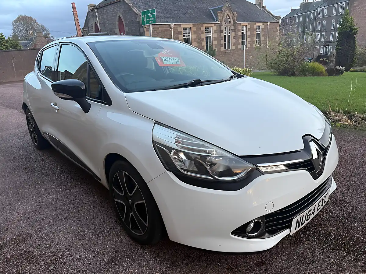 Used 2014 Renault Clio Dynamique Medianav White - Interior and Exterior details 6