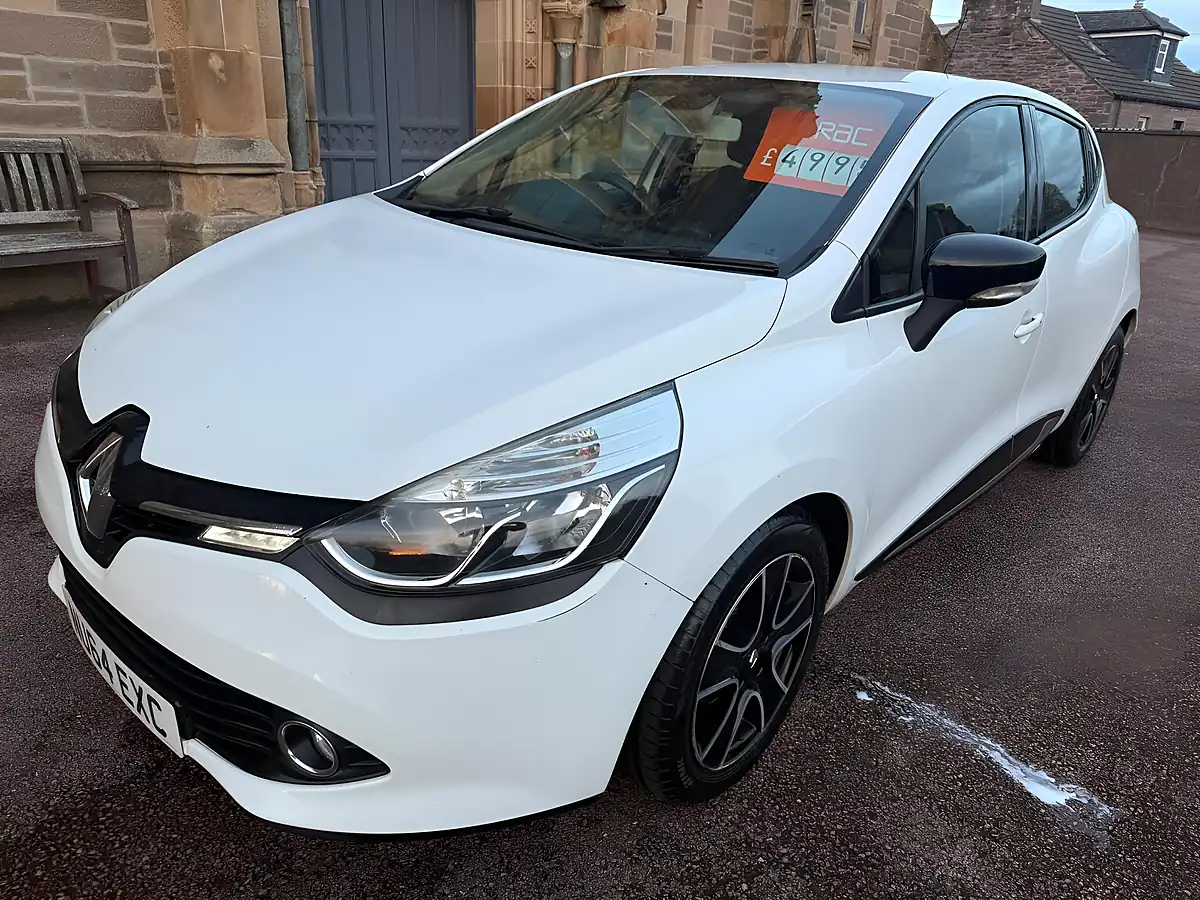 Used 2014 Renault Clio Dynamique Medianav White - Interior and Exterior details 7