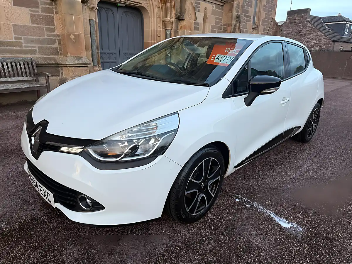 Used 2014 Renault Clio Dynamique Medianav White - Interior and Exterior details 8