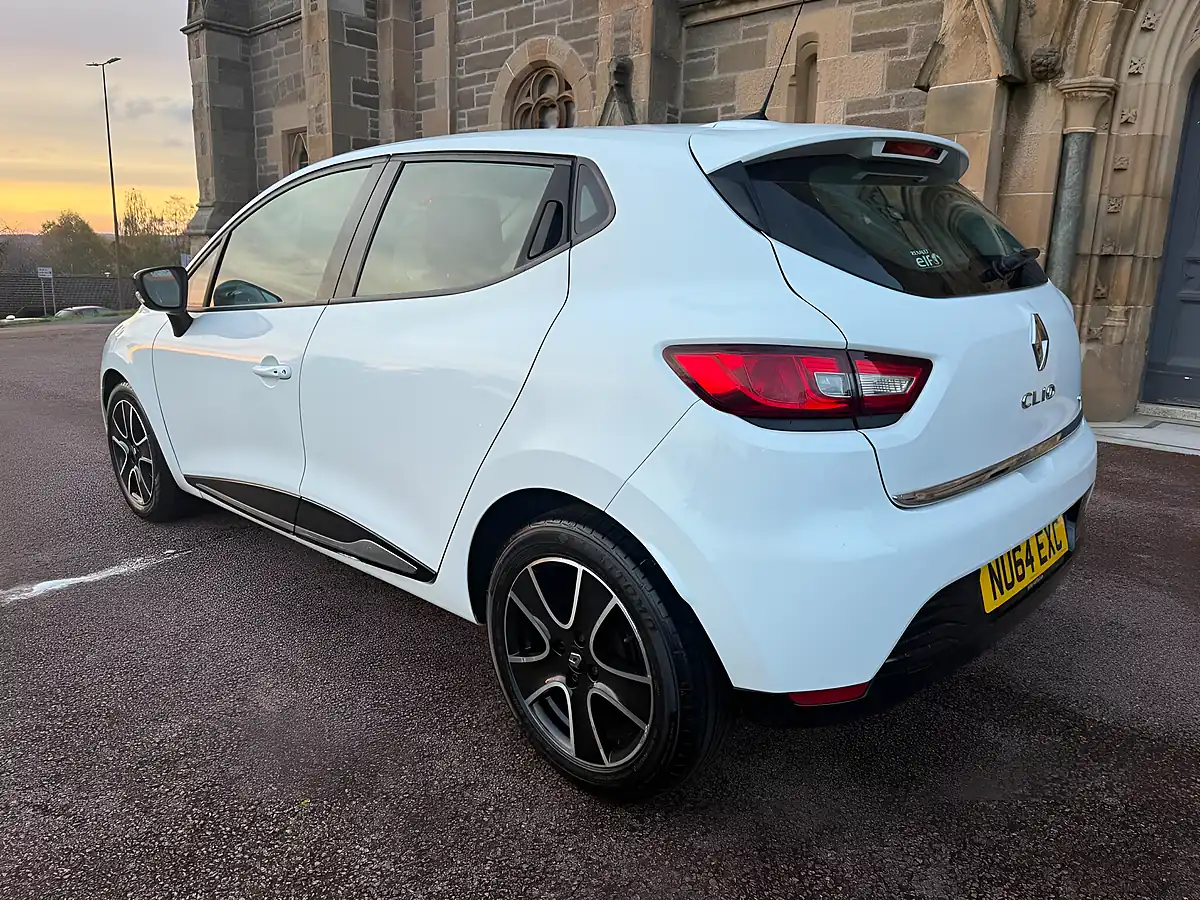 Used 2014 Renault Clio Dynamique Medianav White - Interior and Exterior details 9