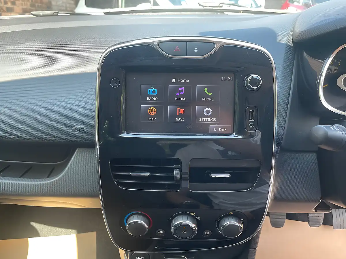 Used 2014 Renault Clio Dynamique Medianav White - Interior and Exterior details 10