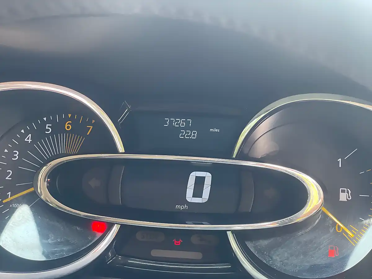 Used 2014 Renault Clio Dynamique Medianav White - Interior and Exterior details 11
