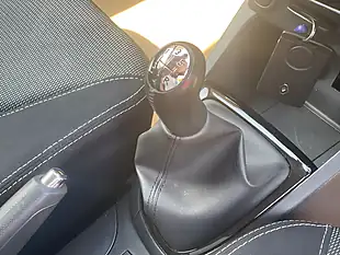 Used 2014 Renault Clio Dynamique Medianav White - Interior and Exterior details 12