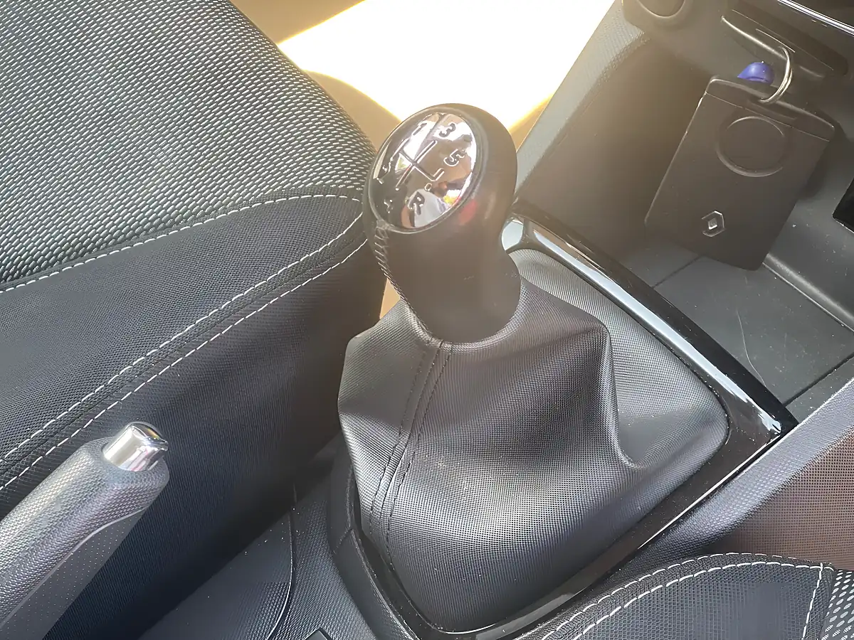 Used 2014 Renault Clio Dynamique Medianav White - Interior and Exterior details 12