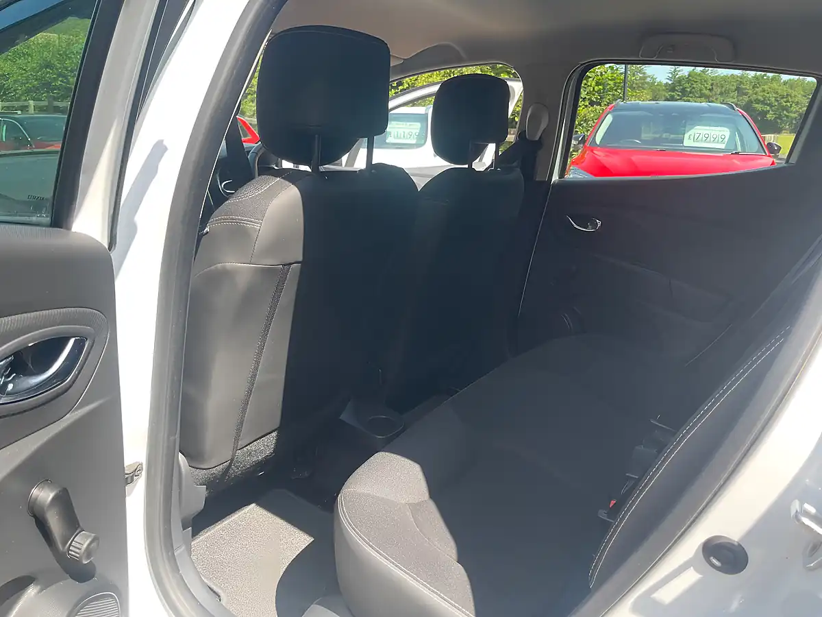 Used 2014 Renault Clio Dynamique Medianav White - Interior and Exterior details 17