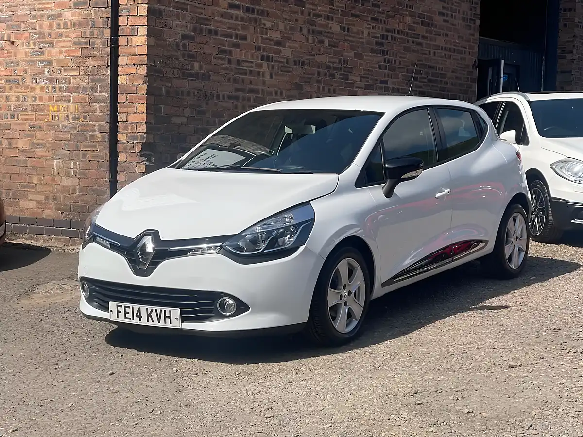 Used 2014 Renault Clio Dynamique Medianav White - Interior and Exterior details 3