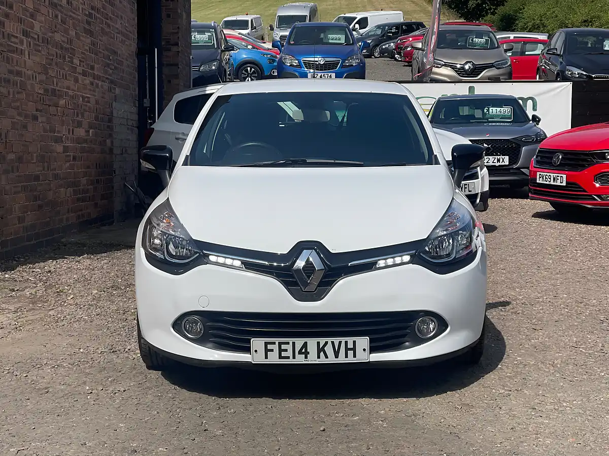 Used 2014 Renault Clio Dynamique Medianav White - Interior and Exterior details 4