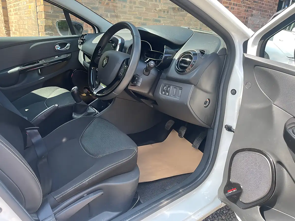 Used 2014 Renault Clio Dynamique Medianav White - Interior and Exterior details 5