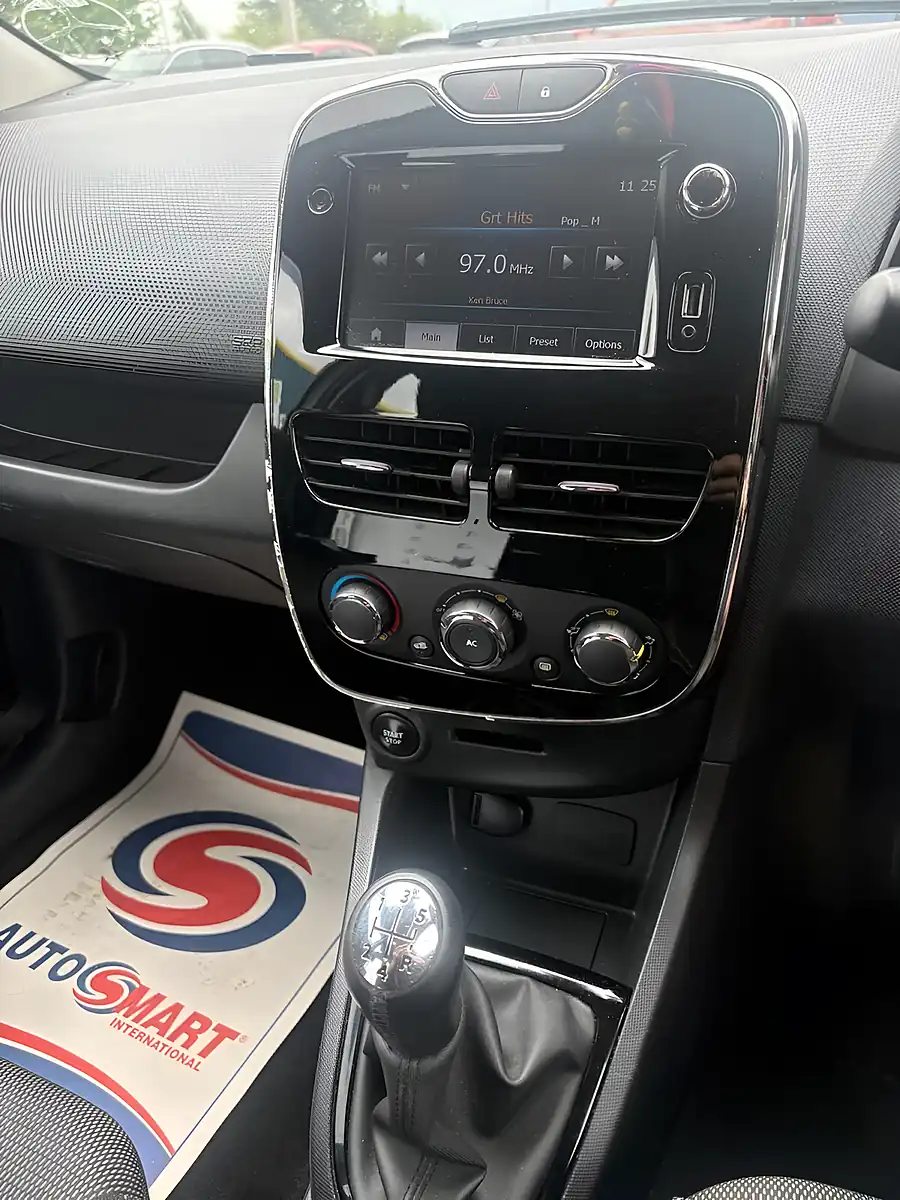 Used 2014 Renault Clio Dynamique Medianav White - Interior and Exterior details 10