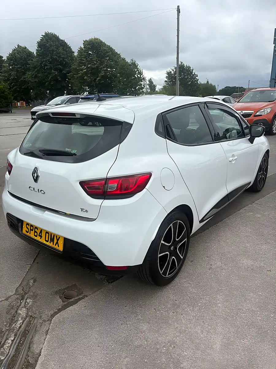 Used 2014 Renault Clio Dynamique Medianav White - Interior and Exterior details 4