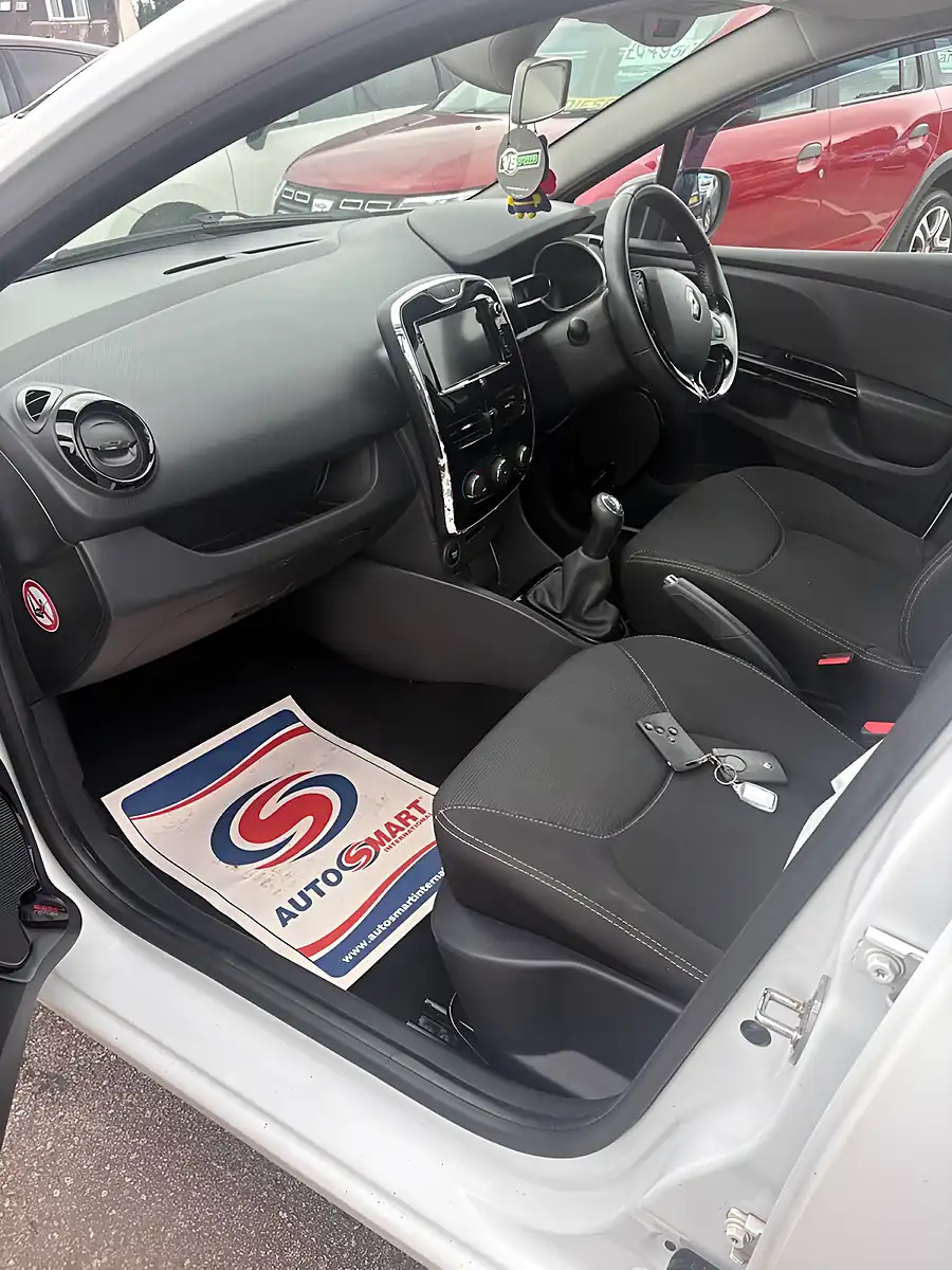 Used 2014 Renault Clio Dynamique Medianav White - Interior and Exterior details 5