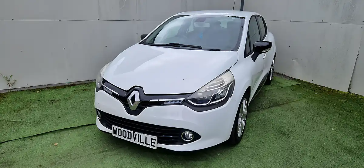 Used 2014 Renault Clio Dynamique Medianav White - Front View