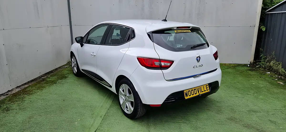Used 2014 Renault Clio Dynamique Medianav White - Interior and Exterior details 10