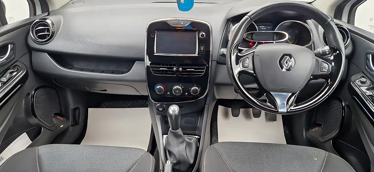 Used 2014 Renault Clio Dynamique Medianav White - Interior and Exterior details 11