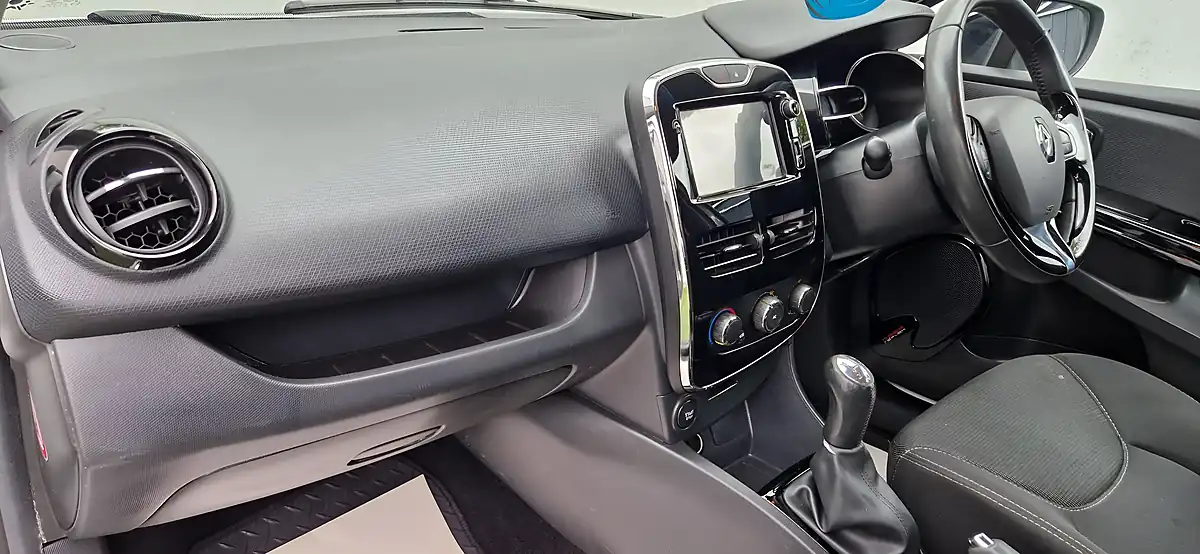 Used 2014 Renault Clio Dynamique Medianav White - Interior and Exterior details 12