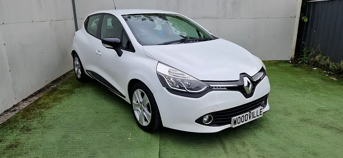 Used 2014 Renault Clio Dynamique Medianav White - Interior and Exterior details 3