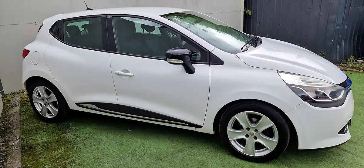Used 2014 Renault Clio Dynamique Medianav White - Interior and Exterior details 4