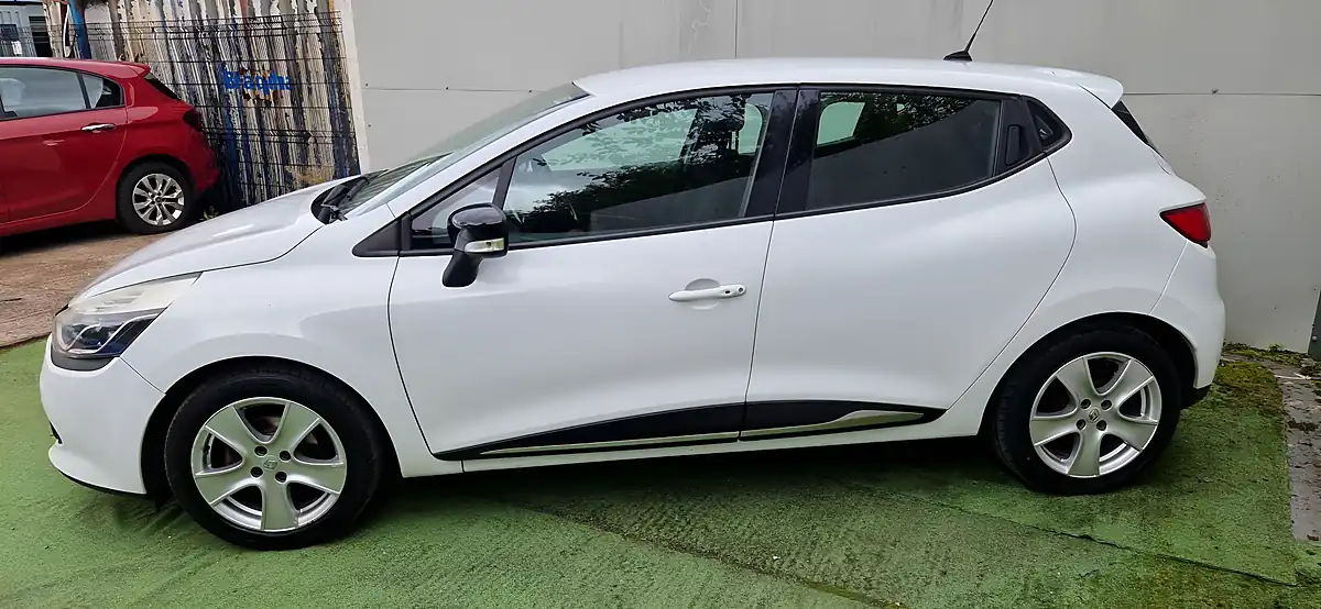 Used 2014 Renault Clio Dynamique Medianav White - Interior and Exterior details 5