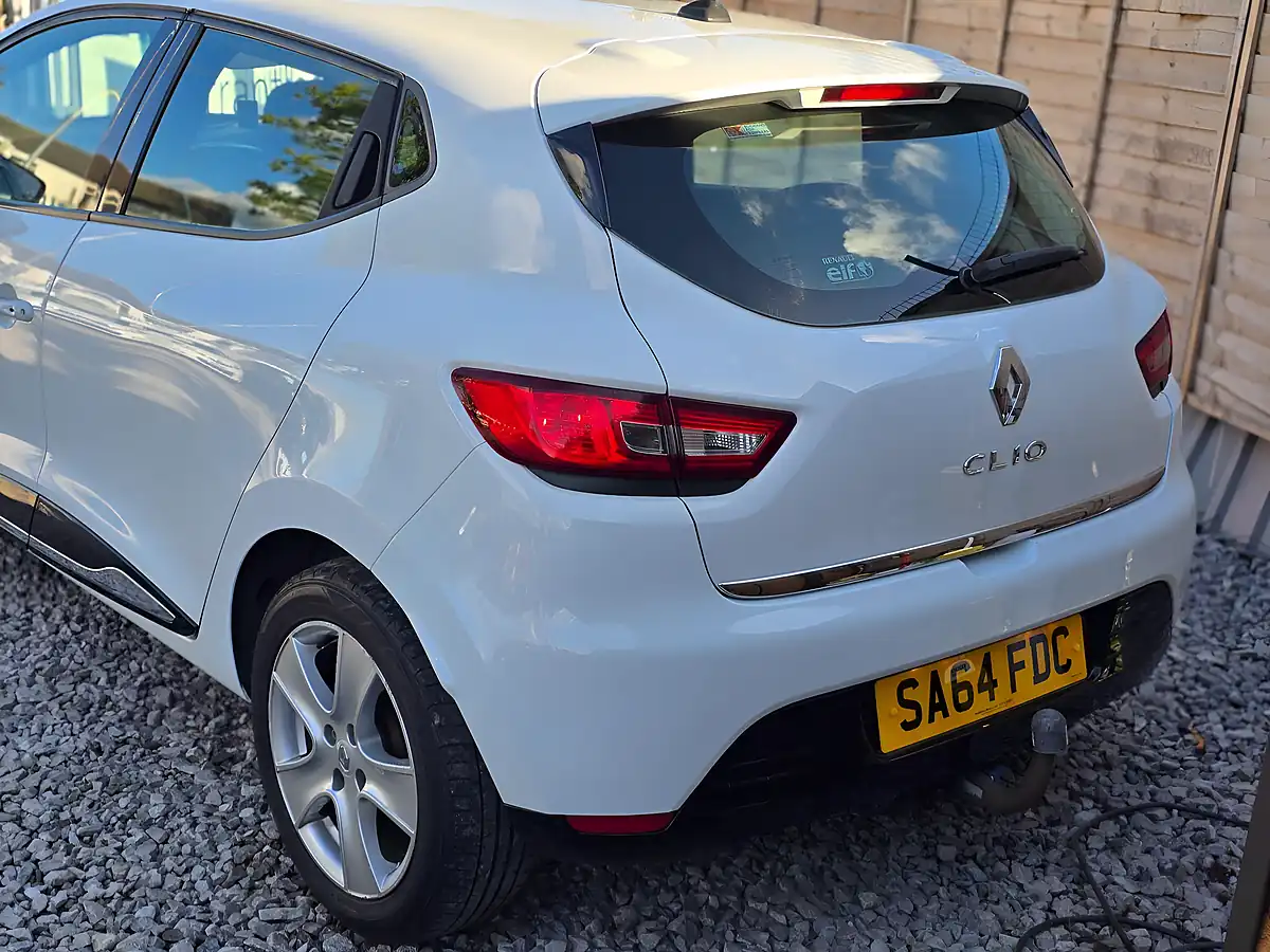 Used 2014 Renault Clio Dynamique Medianav White - Interior and Exterior details 10