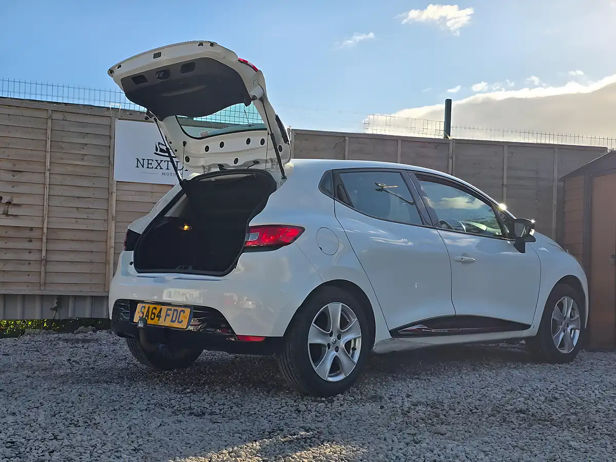 Used 2014 Renault Clio Dynamique Medianav White - Interior and Exterior details 11