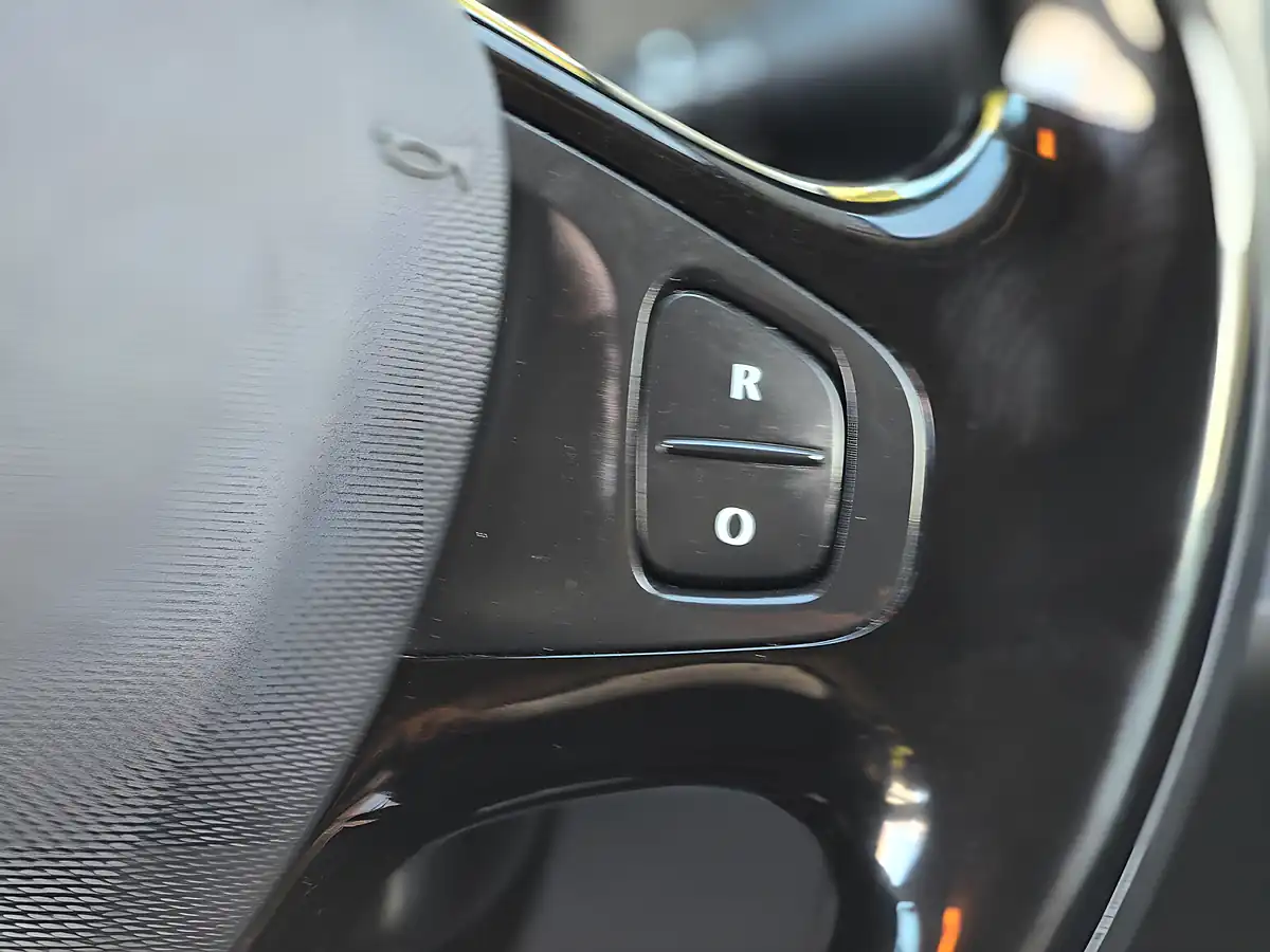 Used 2014 Renault Clio Dynamique Medianav White - Interior and Exterior details 13