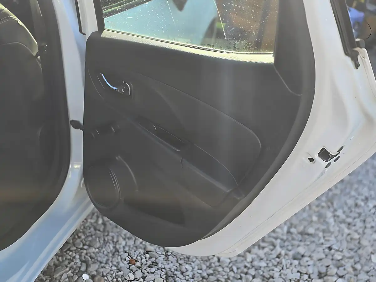 Used 2014 Renault Clio Dynamique Medianav White - Interior and Exterior details 15