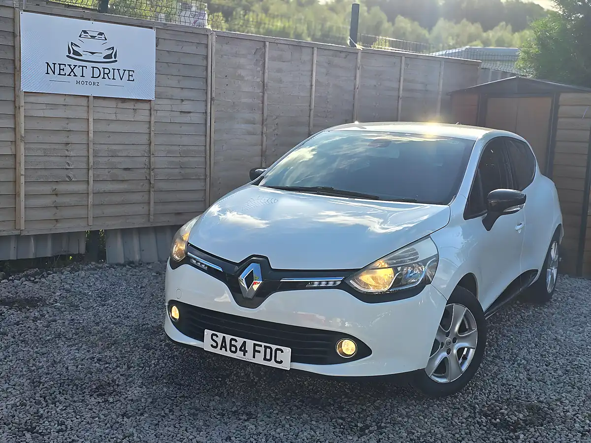 Used 2014 Renault Clio Dynamique Medianav White - Interior and Exterior details 2