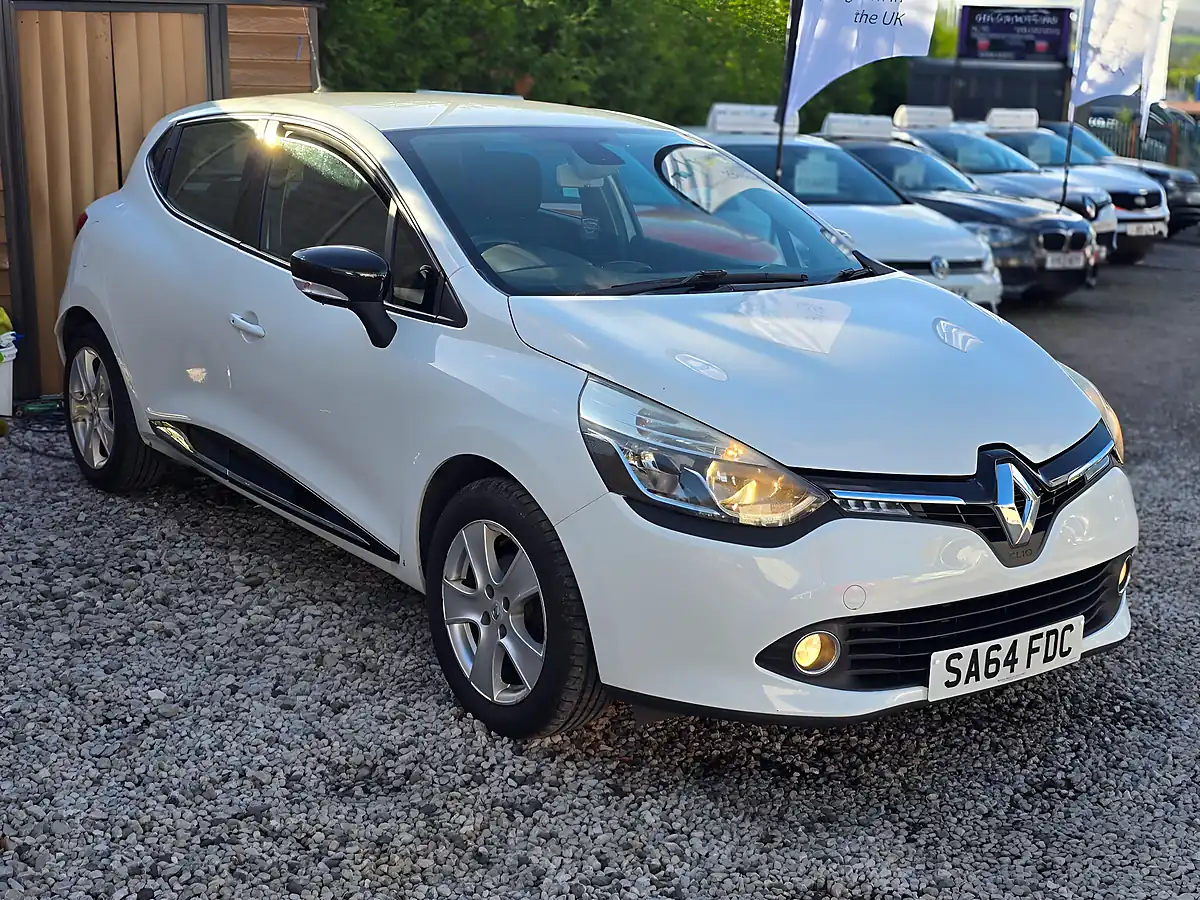 Used 2014 Renault Clio Dynamique Medianav White - Interior and Exterior details 4