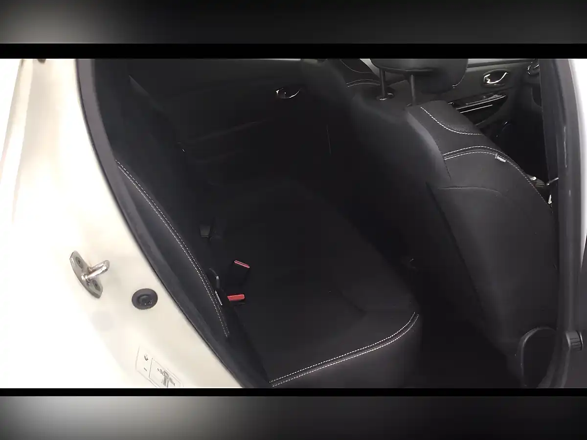 Used 2014 Renault Clio Dynamique Medianav White - Interior and Exterior details 10