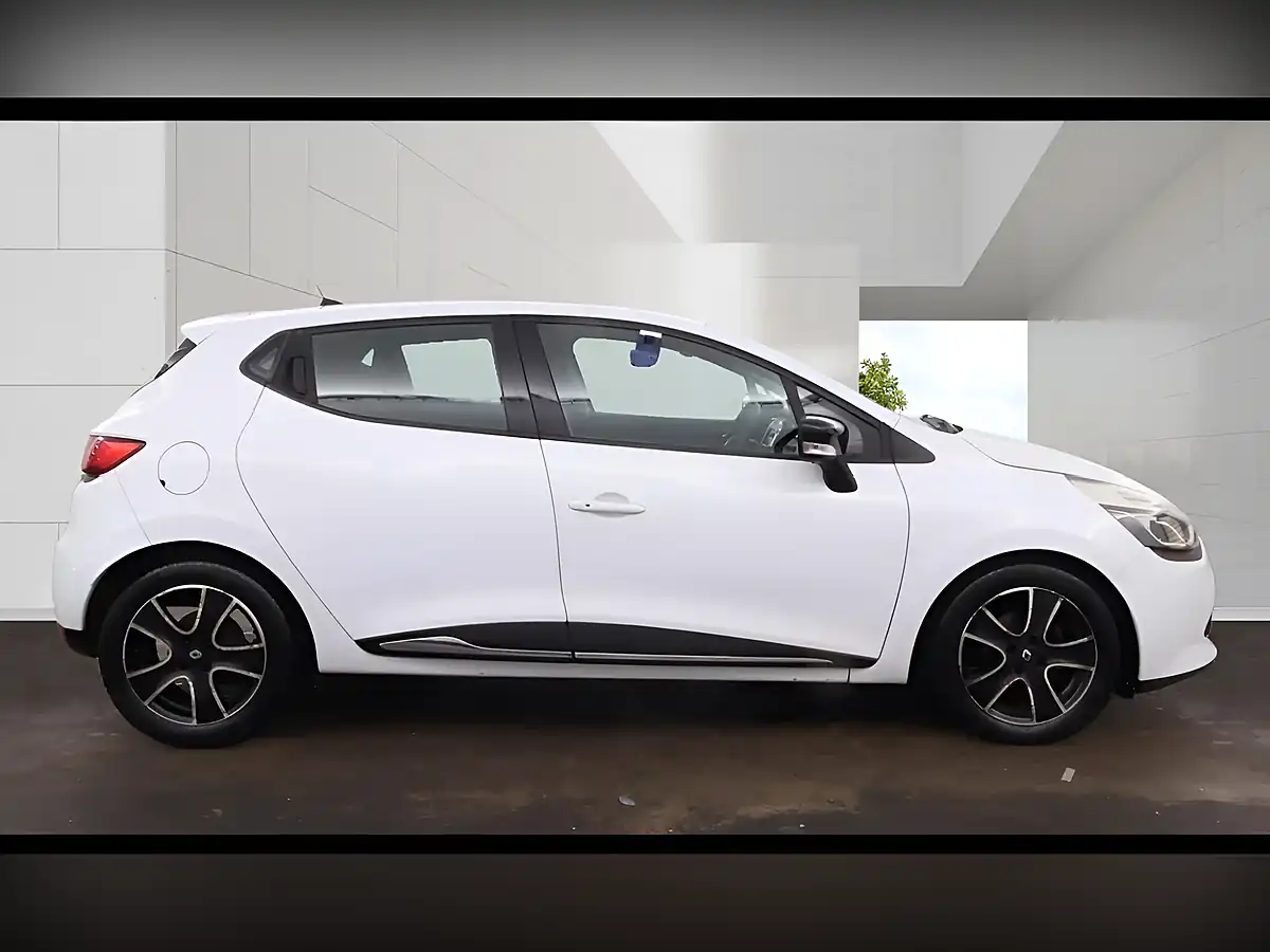 Used 2014 Renault Clio Dynamique Medianav White - Interior and Exterior details 5