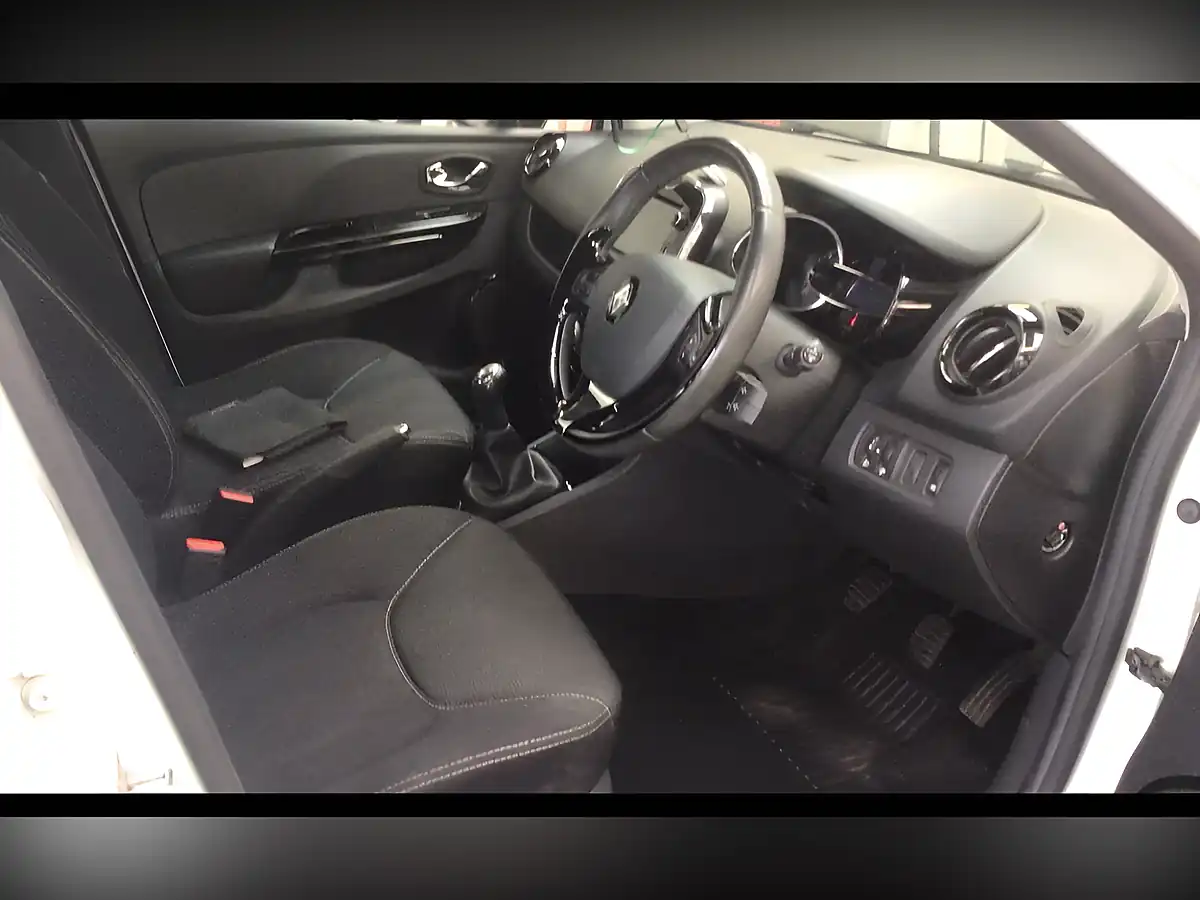 Used 2014 Renault Clio Dynamique Medianav White - Interior and Exterior details 9