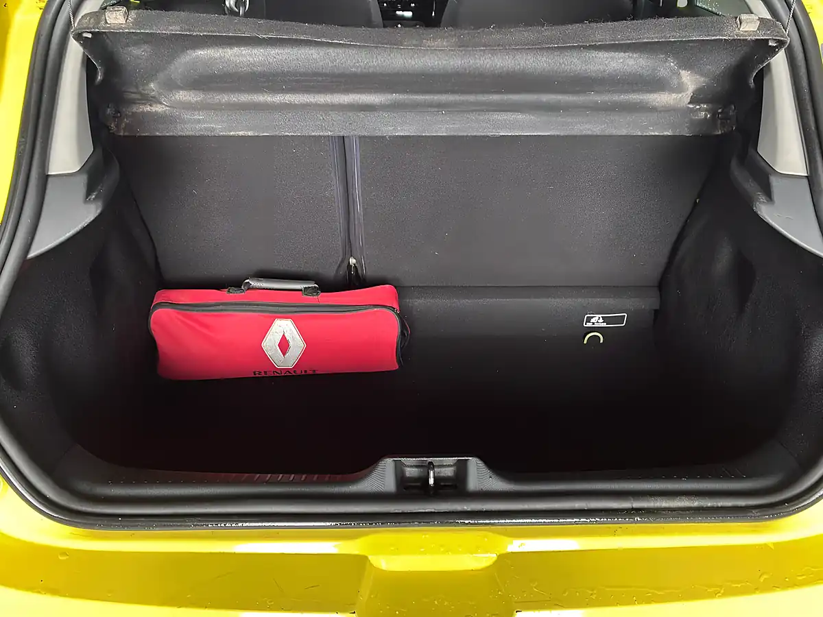 Used 2014 Renault Clio Dynamique Medianav Yellow - Interior and Exterior details 3