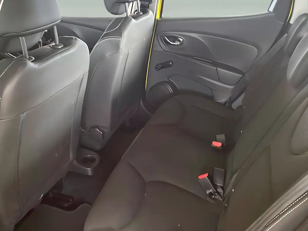 Used 2014 Renault Clio Dynamique Medianav Yellow - Interior and Exterior details 8