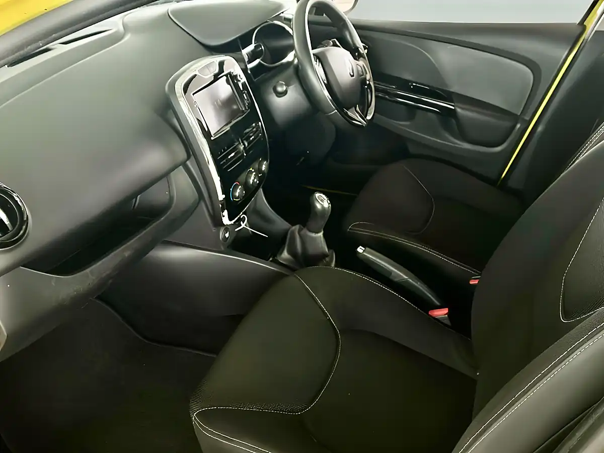 Used 2014 Renault Clio Dynamique Medianav Yellow - Interior and Exterior details 9